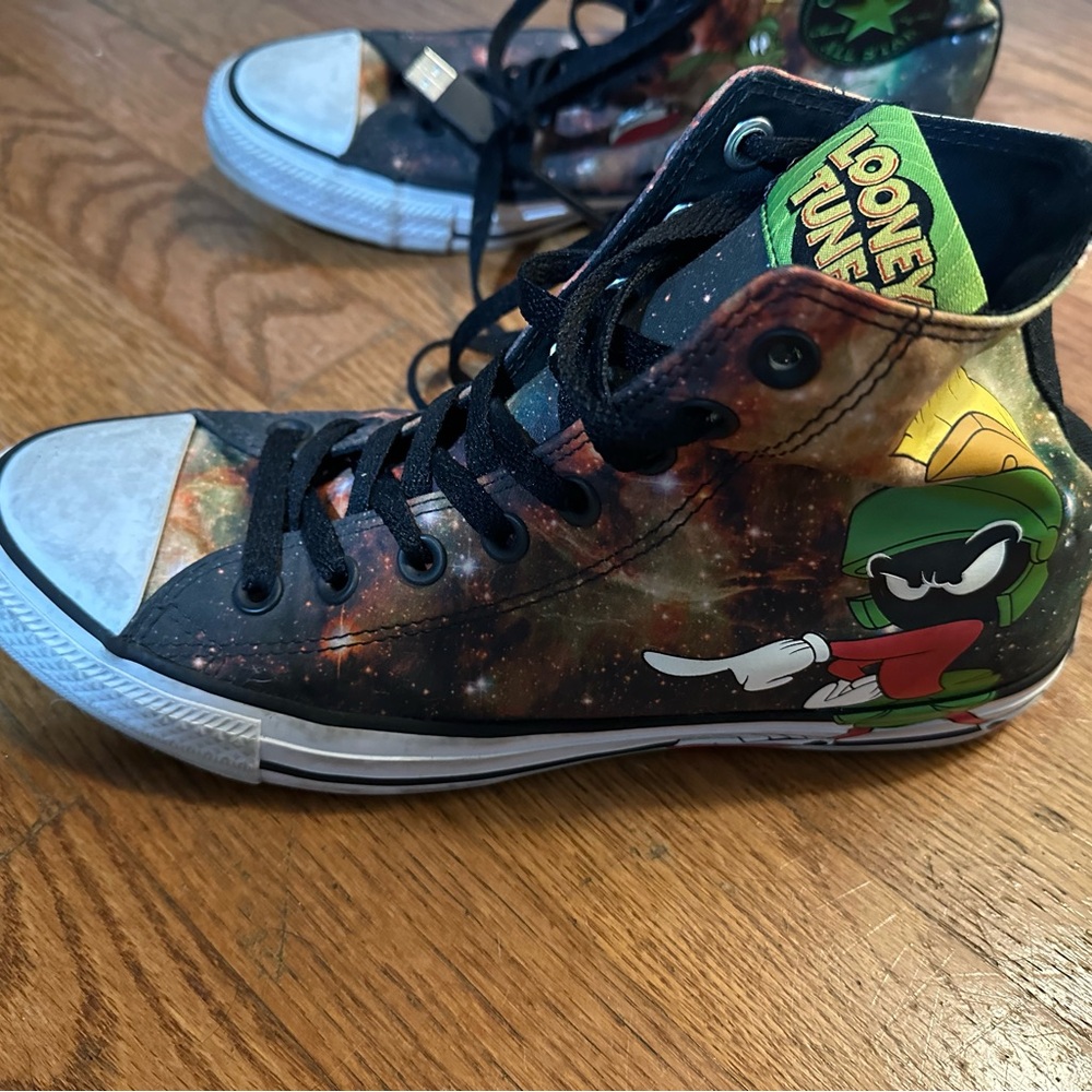 Converse High-Top Sneakers - Marvin the Martian. Men’s 7.5